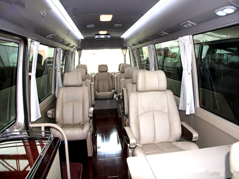 中巴車內(nèi)飾