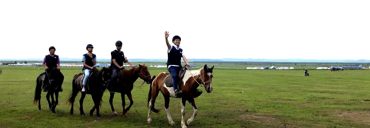 草原騎馬